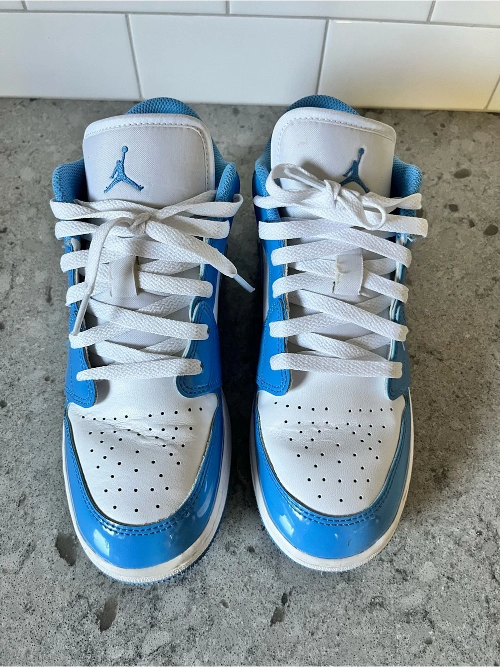 Nike Kids White and Blue Low-Top Sneakers